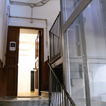 Blackwoody Contemporary Rooms - Napoli Centro Storico Экстерьер фото