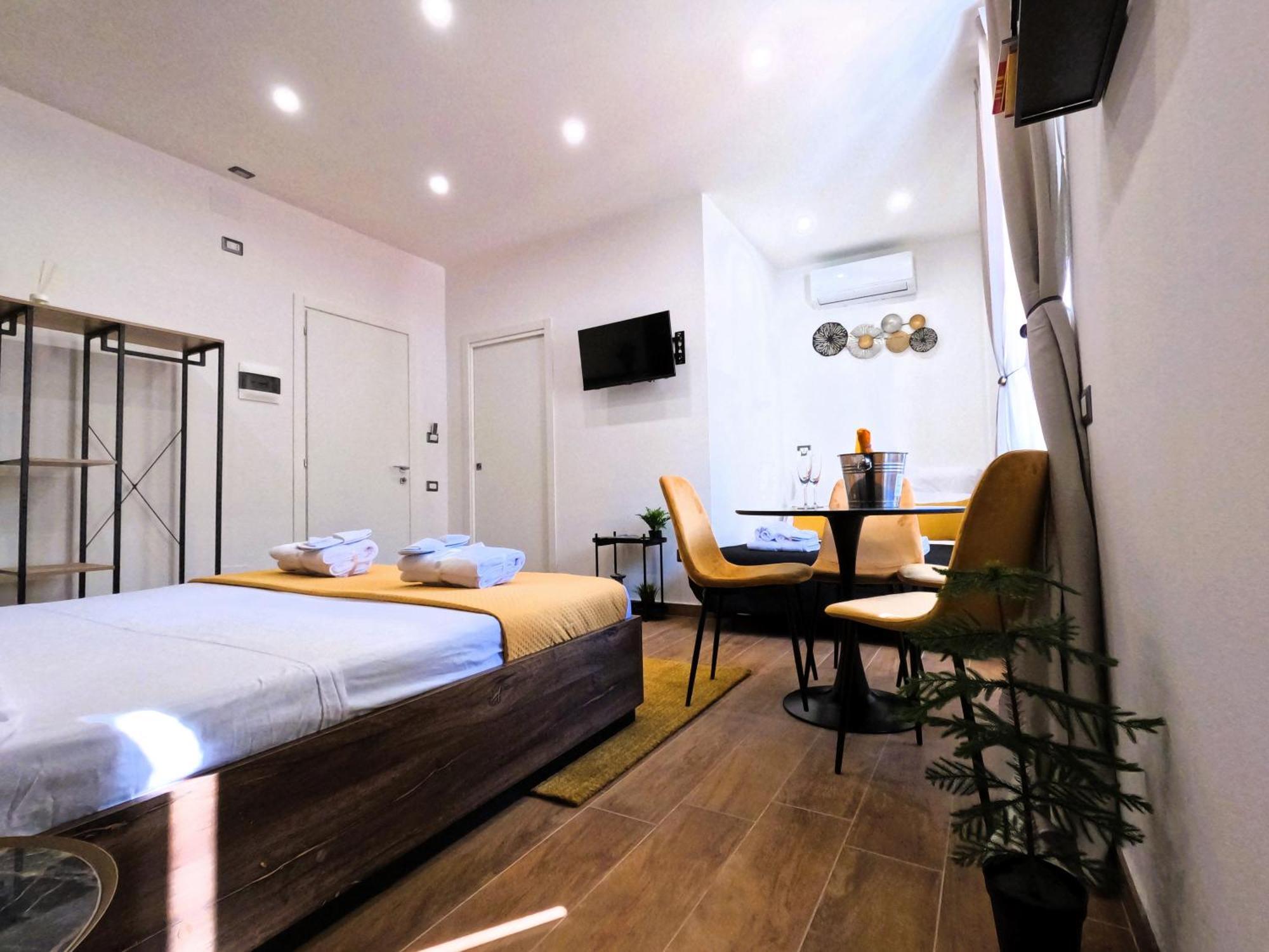 Blackwoody Contemporary Rooms - Napoli Centro Storico Экстерьер фото