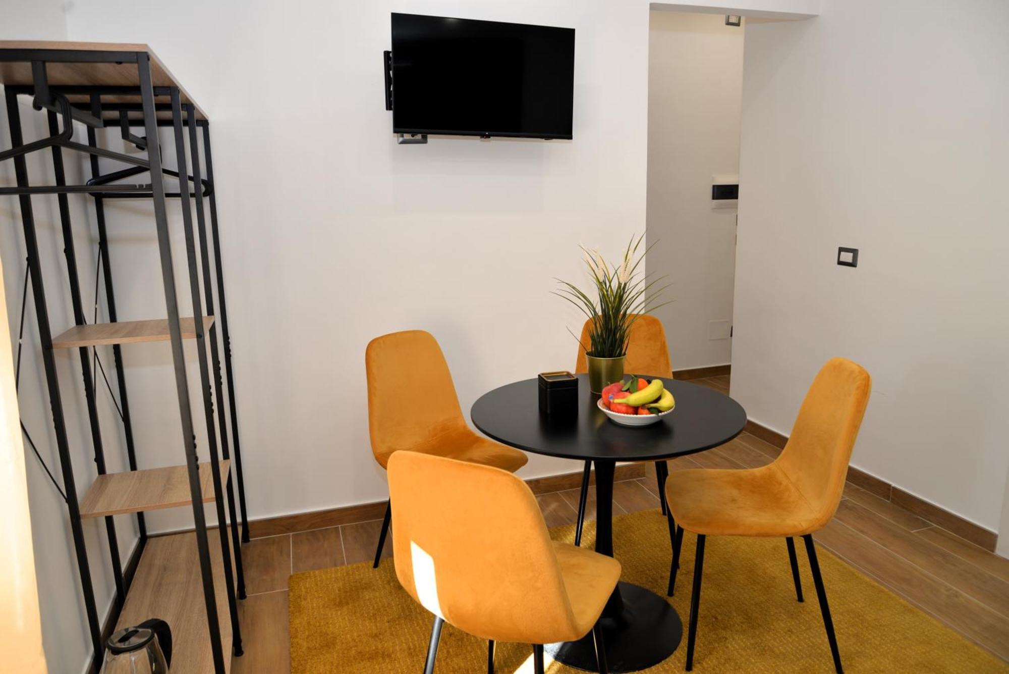 Blackwoody Contemporary Rooms - Napoli Centro Storico Экстерьер фото
