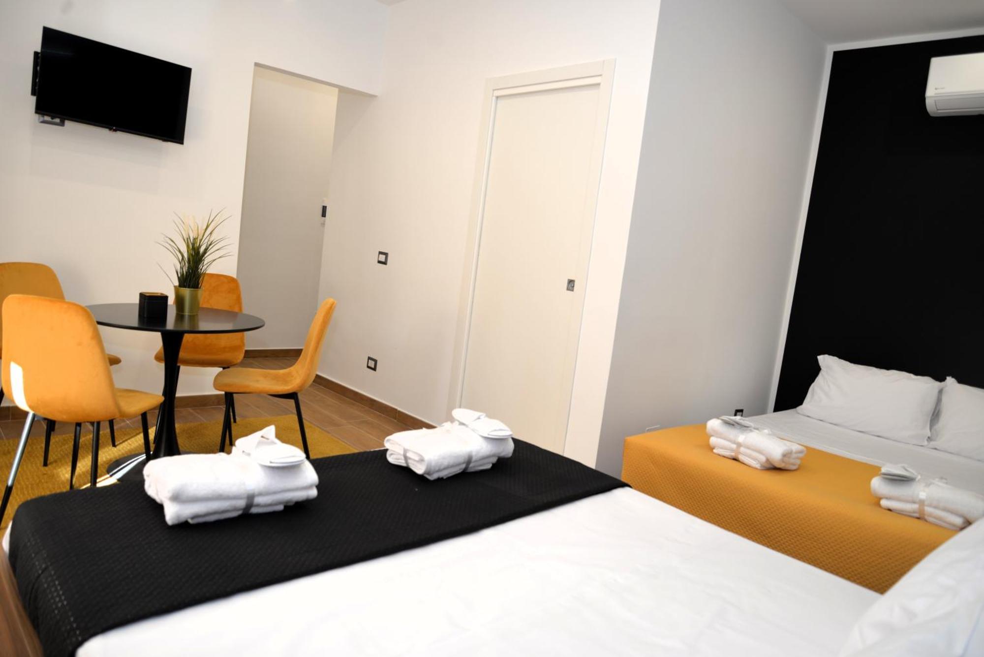 Blackwoody Contemporary Rooms - Napoli Centro Storico Экстерьер фото