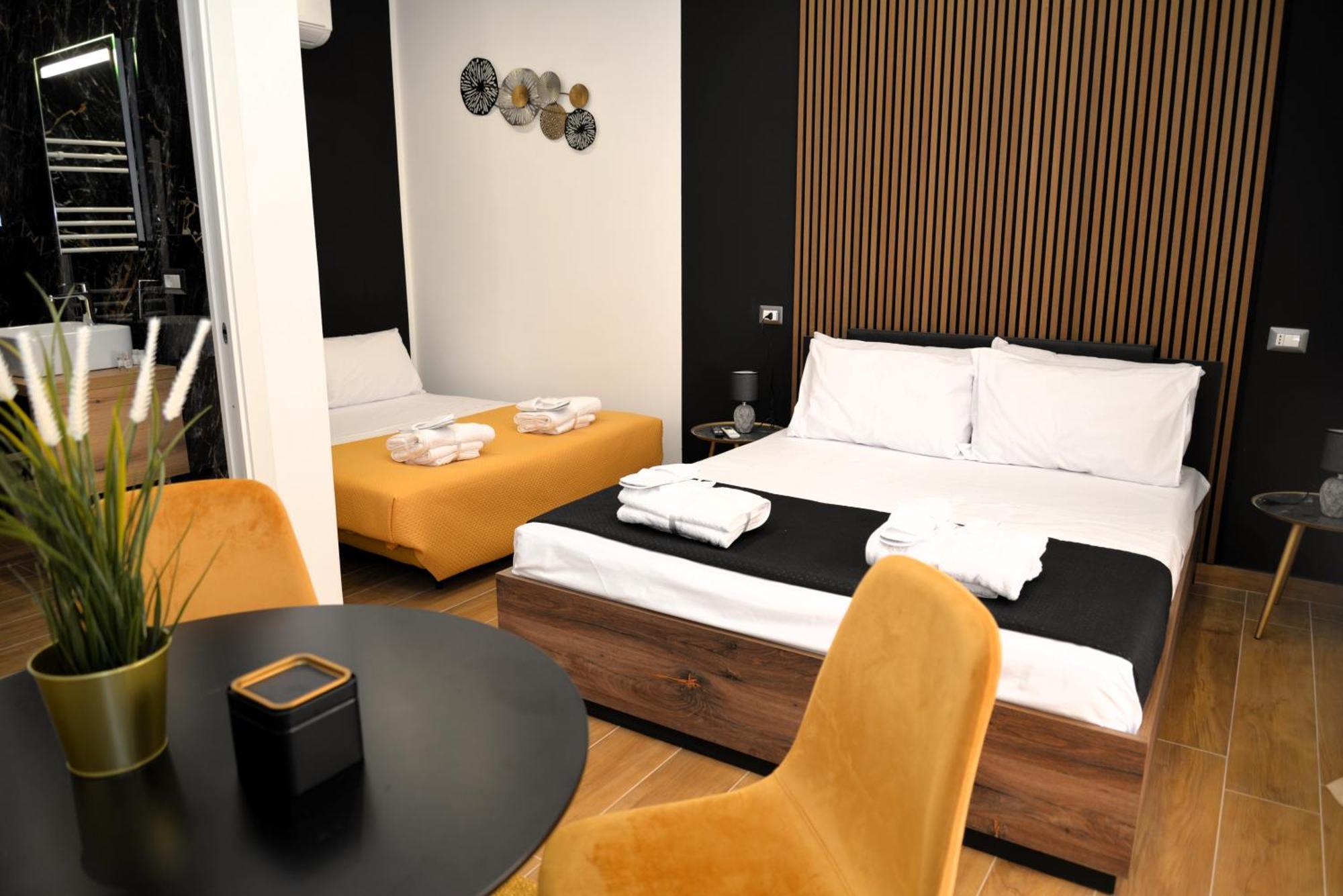 Blackwoody Contemporary Rooms - Napoli Centro Storico Экстерьер фото