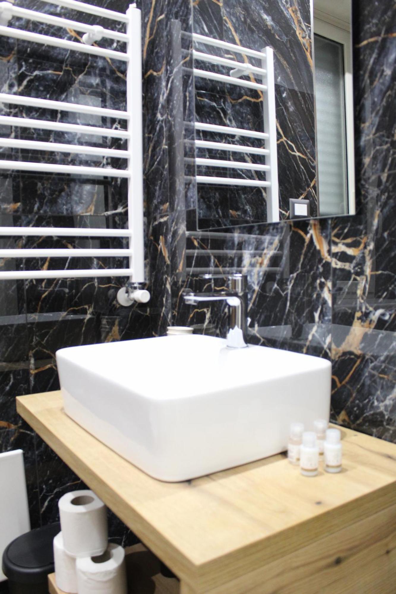Blackwoody Contemporary Rooms - Napoli Centro Storico Экстерьер фото