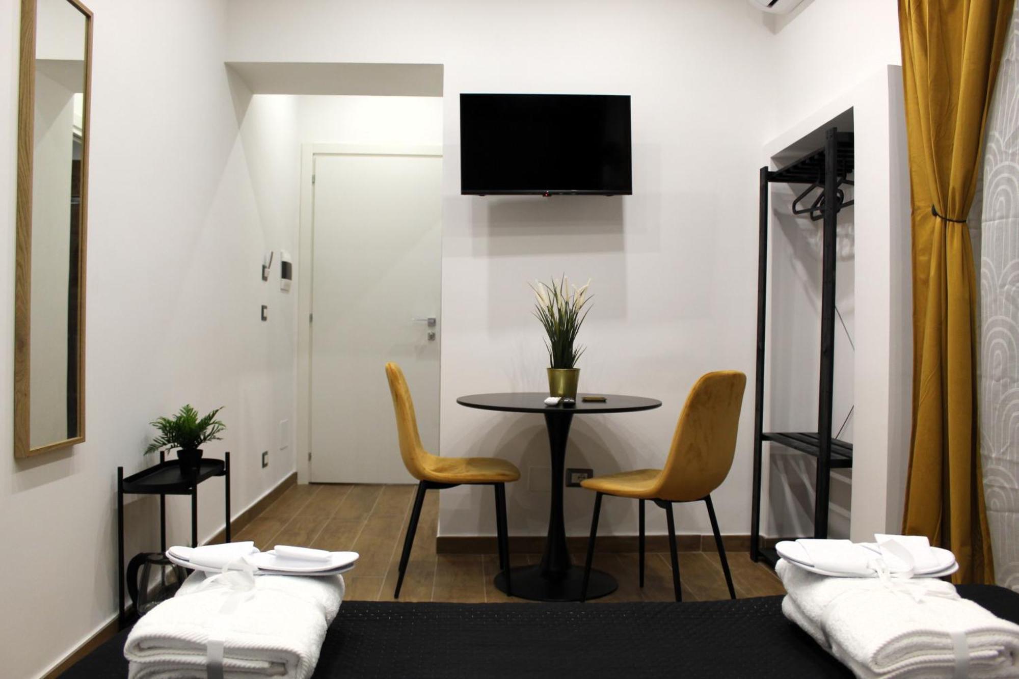 Blackwoody Contemporary Rooms - Napoli Centro Storico Экстерьер фото