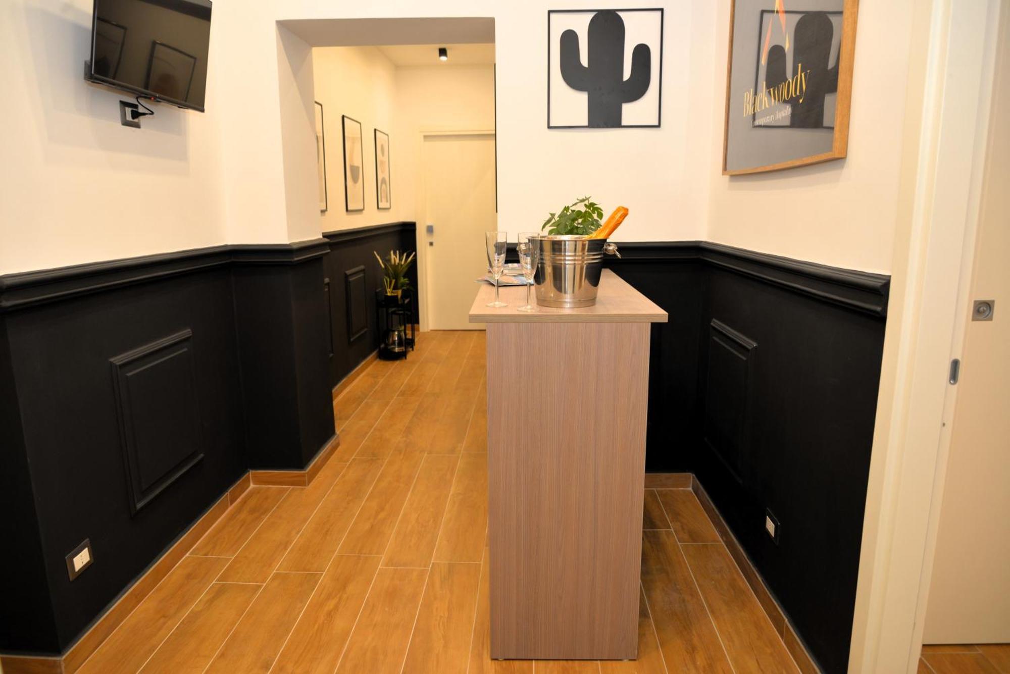 Blackwoody Contemporary Rooms - Napoli Centro Storico Экстерьер фото