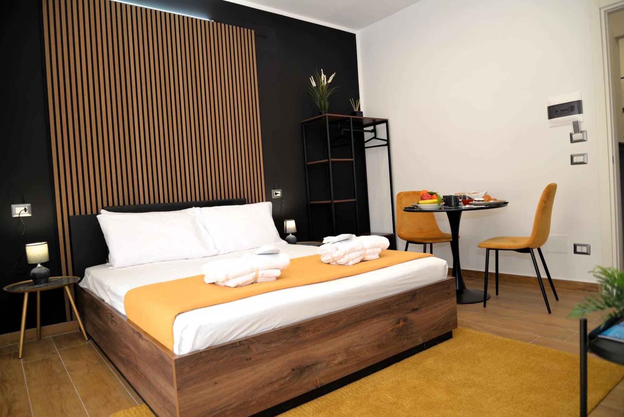 Blackwoody Contemporary Rooms - Napoli Centro Storico Экстерьер фото